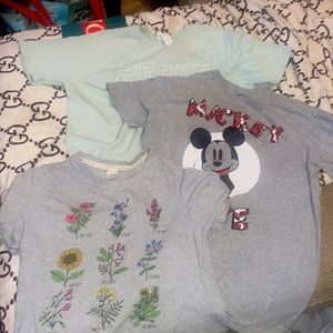 3 piece bundle , different brands, warn, comes washed. The brands are H & M etc